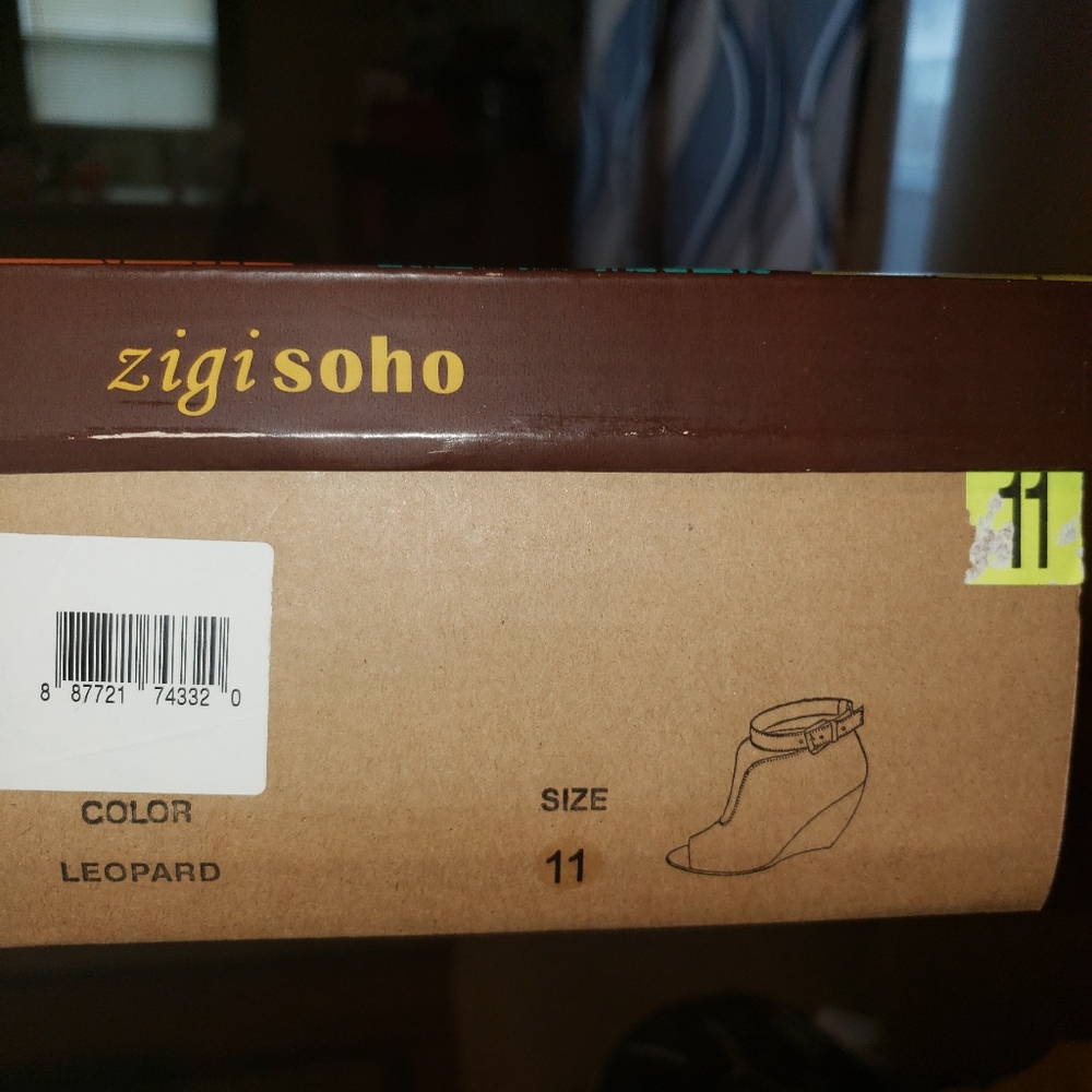 Shoes - Picture 3 of 4